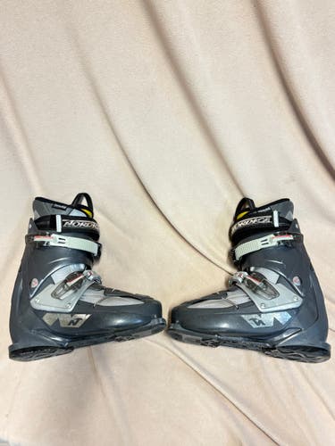 Mondo 27 & 27.5 Unisex Nordica All Mountain Tec 12 Ski Boots (Used)