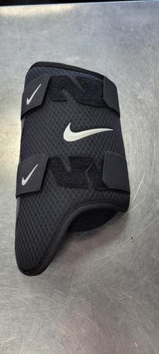 New Nike Adult Leg Guard 11497-356NAL