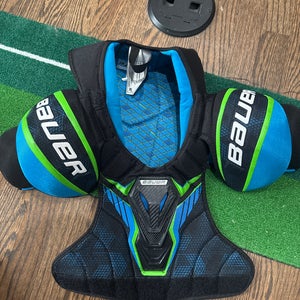 Small Junior Bauer X Shoulder Pads (Used)