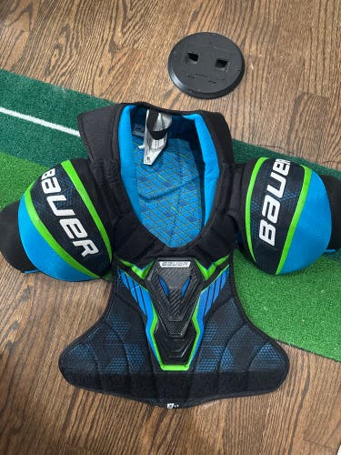 Small Junior Bauer X Shoulder Pads (Used)