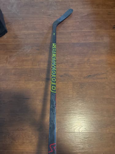 Senior Sher-Wood Rekker Legend 2 Right Handed Hockey Stick P88M 68 Flex (Used)