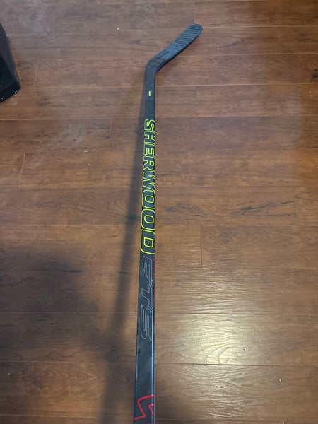Senior Sher-Wood Rekker Legend 2 Right Handed Hockey Stick P88M 68 Flex (Used)
