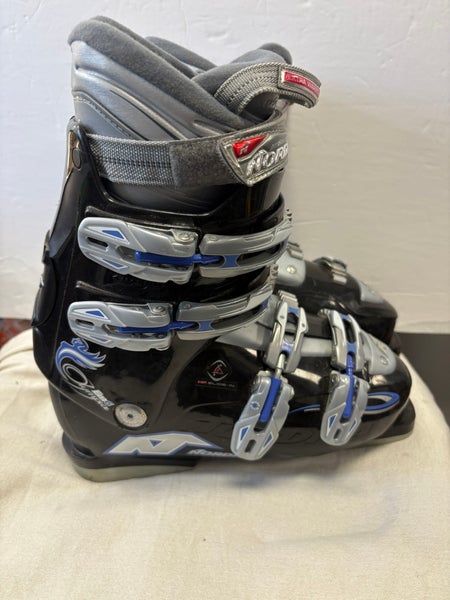 Mondo 26 & 26.5 Women's Nordica All Mountain Ski Boots (Used)