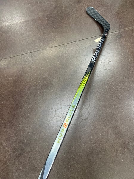 Senior Bauer Vapor Hyperlite 2 Hockey Stick Left Hand P92 70 Flex (Used)