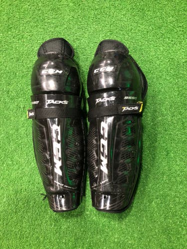 Junior CCM Tacks 9550 Shin Pads 11" (Used)