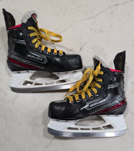 Bauer Vapor 2X Hockey Skates Regular Width Size 1.5 (Used)