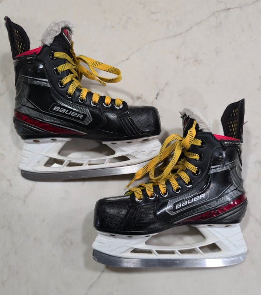Bauer Vapor 2X Hockey Skates Regular Width Size 1.5 (Used)