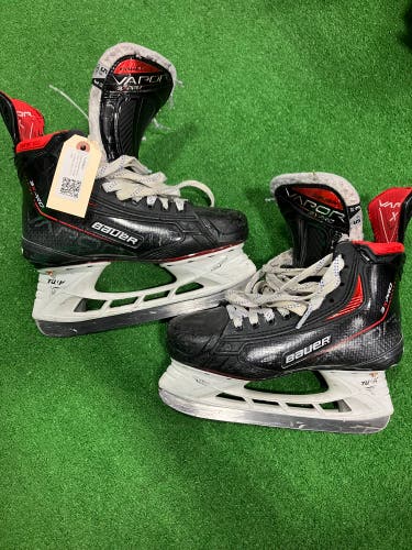Intermediate Bauer Vapor 3X Pro Hockey Skates Size 5.5 (Used)
