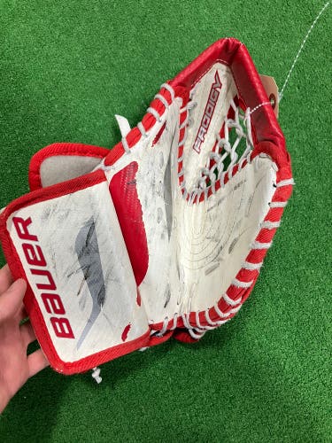 Youth Bauer Prodigy Goalie Glove Regular (Used)