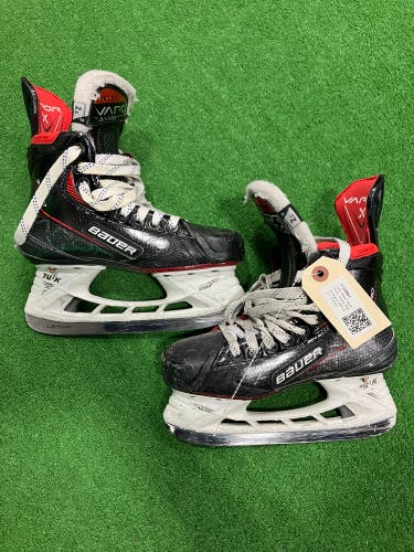Junior Bauer Vapor 3X Pro Hockey Skates Regular Width Size 2.5 (Used)