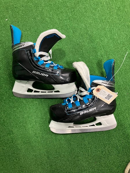 Junior Bauer Prodigy Hockey Skates Regular Width Size 1.0 (Used)