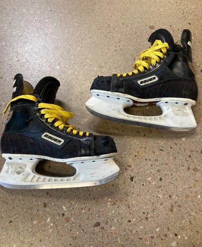 Senior Bauer Supreme 4000 Hockey Skates Regular Width 9.5 (Used)