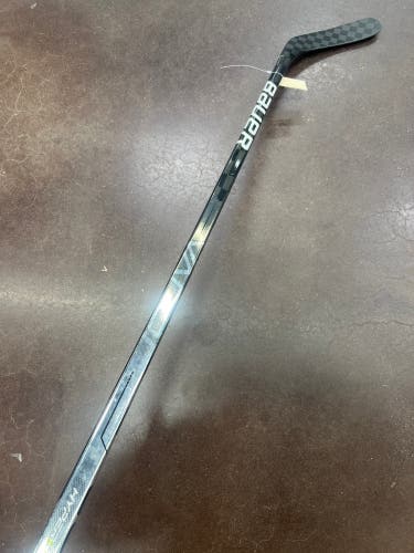 Intermediate Bauer Vapor Hyperlite Hockey Stick Right Handed P88 65 Flex (New)