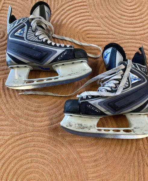 Intermediate CCM Vector 03 Hockey Skates Regular Width 6.5 (Used)