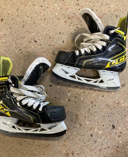 Youth CCM Super Tacks AS3 Hockey Skates Regular Width 13.5 (Used)