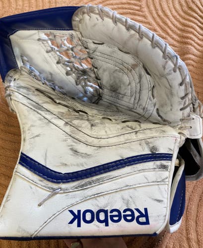 Senior Reebok XLT28 Goalie Glove Regular (Used)