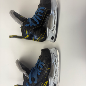 CCM Tacks Vector Hockey Skates Regular Width Size 1.5 (Used)