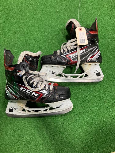 Intermediate CCM JetSpeed FT490 Hockey Skates Regular Width 6.5 (Used)