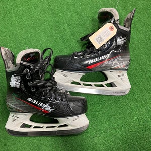 Intermediate Bauer Vapor XLTX Pro Hockey Skates Extra Wide Width Size 4.0 (Used)