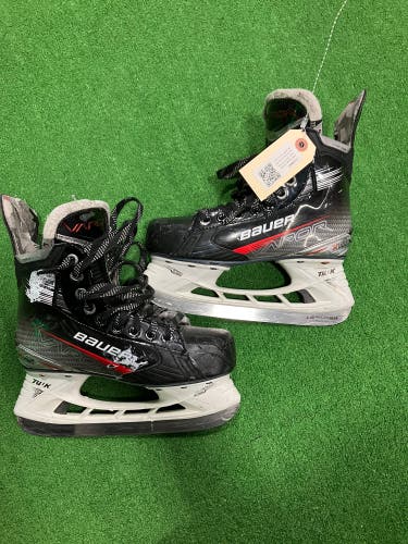 Intermediate Bauer Vapor XLTX Pro Hockey Skates Extra Wide Width Size 4 (Used)