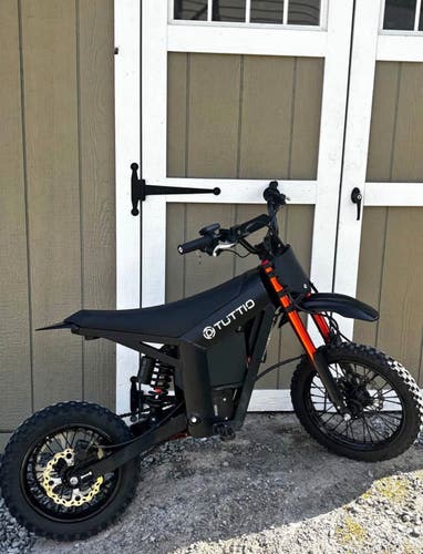 Red Unisex Tuttio e-bike