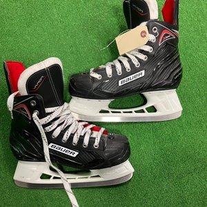 Intermediate Bauer Vapor X300 Hockey Skates Regular Width 6 (Used)