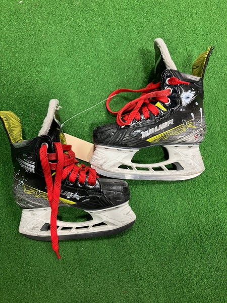 Junior Bauer Vapor X4 Hockey Skates Regular Width Size 1.0 (Used)