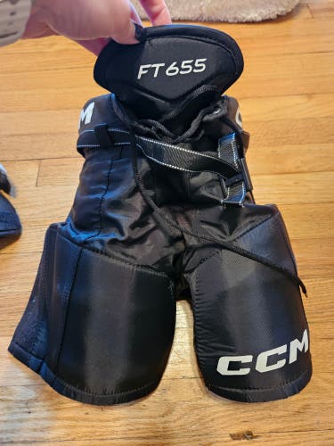 Youth Small CCM FT655 Hockey Pants (Used)
