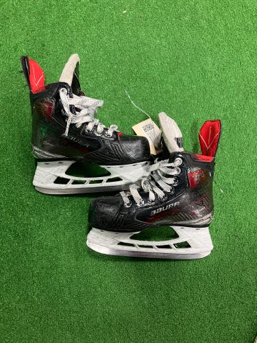 Youth Bauer Vapor X5 Pro Hockey Skates Regular Width 12.5 (Used)
