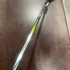 Junior Bauer Vapor Hyperlite 2 Hockey Stick Right Handed P92 30 Flex (Used)