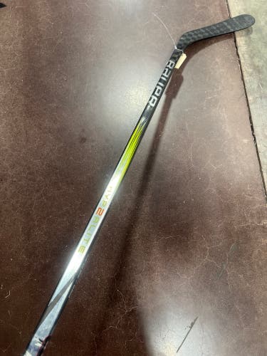 Junior Bauer Vapor Hyperlite 2 Hockey Stick Right Handed P92 30 Flex (Used)
