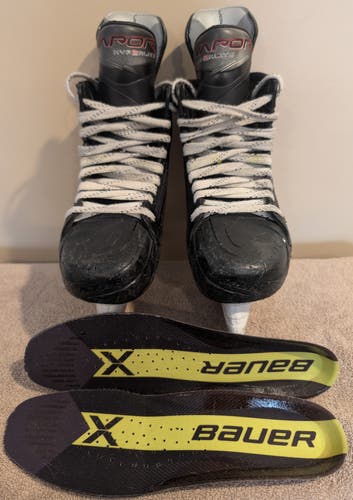 Bauer Vapor Hyperlite 2 Hockey Skates 9.5 Fit 2 (Used)