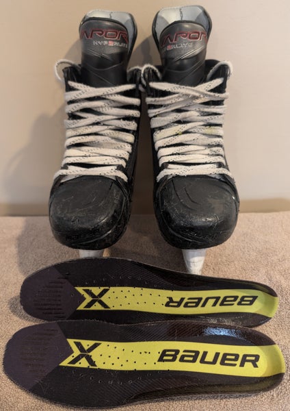 Bauer Vapor Hyperlite 2 Hockey Skates 9.5 Fit 2 (Used)