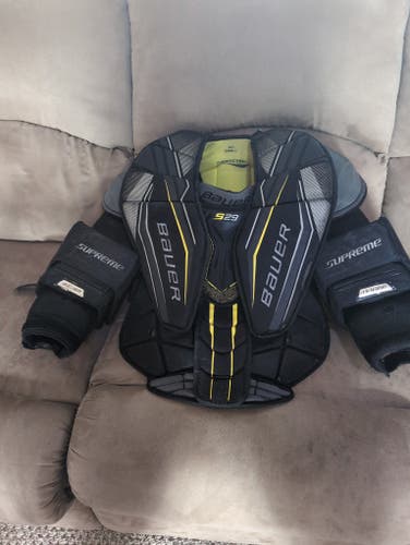 Small Bauer S29 Goalie Chest Protector (Used)