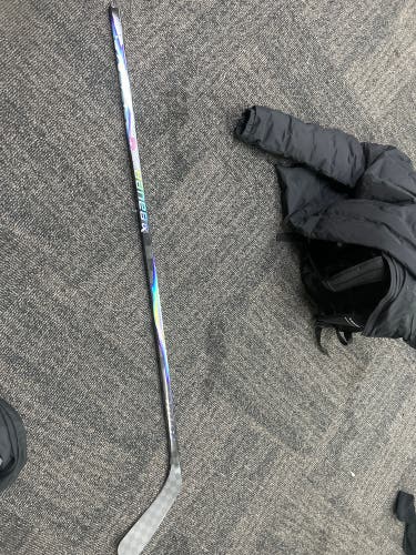 Senior Bauer Vapor FlyLite Right Handed Hockey Stick P92 65 Flex (New)