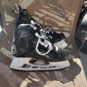 2024 Bauer Hockey Skates Regular Width 7 (Used)