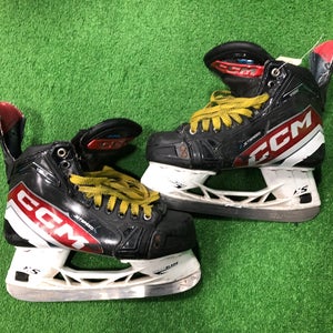 Intermediate CCM JetSpeed Vibe (SMU) Hockey Skates Regular Width 6 (Used)
