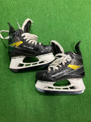 Intermediate Bauer Supreme 3S Pro Hockey Skates Size 4.5 Fit 2 (Used)