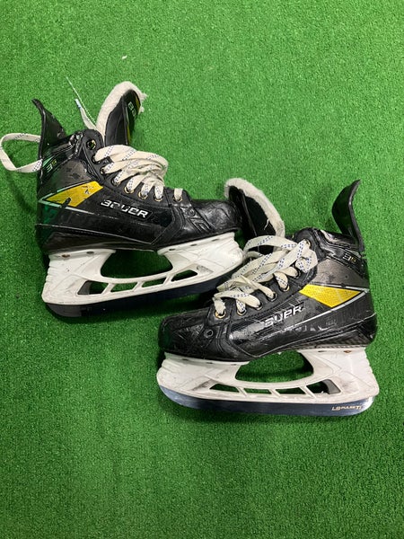 Intermediate Bauer Supreme 3S Pro Hockey Skates Size 4.5 Fit 2 (Used)