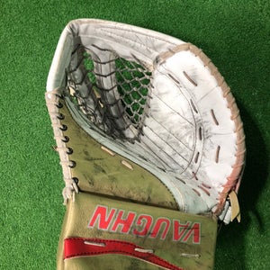 Senior Vaughn V6 2000 Pro Goalie Glove Andrew Hammond Pro Stock (Used)