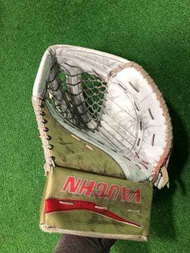Senior Vaughn V6 2000 Pro Goalie Glove Andrew Hammond Pro Stock (Used)