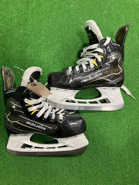 Junior Bauer Supreme M40 Hockey Skates Regular Width Size 3.5 (Used)