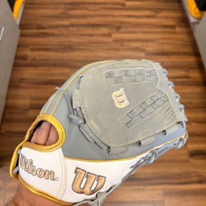 Wilson A2000 RH Outfield Softball Glove 12.5" V125 (New)