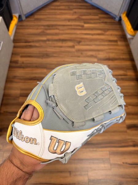 Wilson A2000 RH Outfield Softball Glove 12.5" V125 (New)