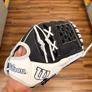 Wilson A2000 RH Pitcher's Softball Glove 12" P12 (New)