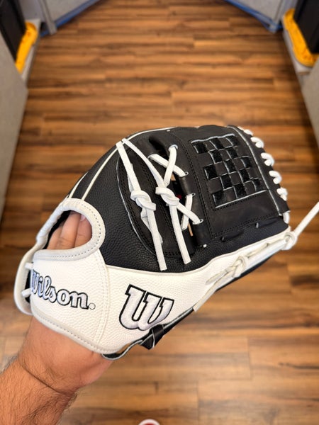 Wilson A2000 RH Pitcher's Softball Glove 12" P12 (New)