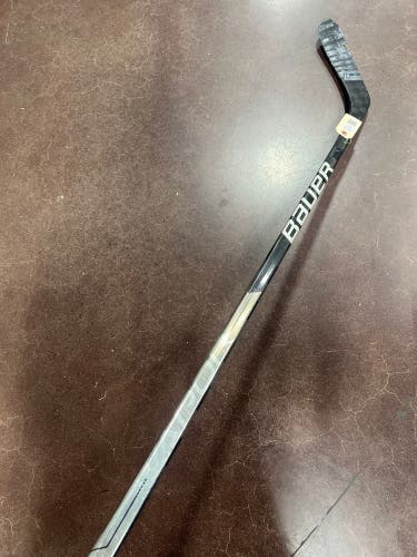 Junior Bauer Vapor Hyperlite Hockey Stick Left Hand P28 40 Flex (Used)