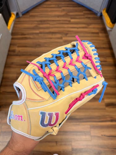 Wilson A2000 RH Outfield Softball Glove 12.5" T125 (New)