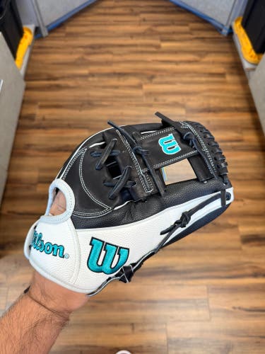 Wilson A2000 RH Infield Softball Glove 12" Super Skin (New)