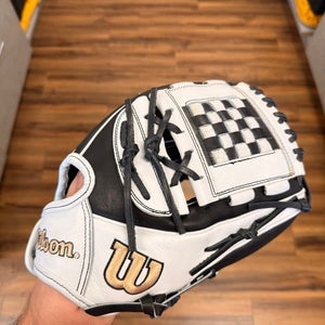 Wilson A2000 RH Pitcher's Softball Glove 12" P12 (New)